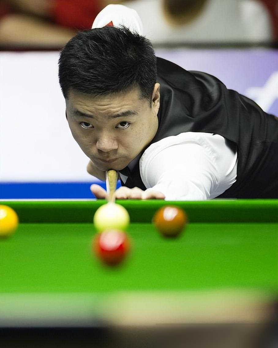 场足球比赛 场足球比赛