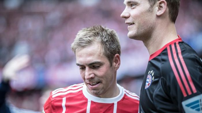 媒体面前发 媒体面前发